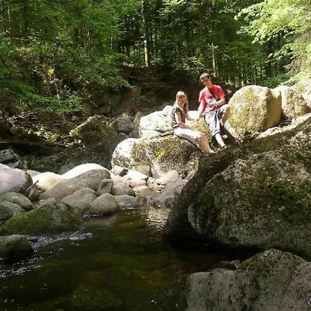 Robert Mit Pool Und Sauna Apartman *